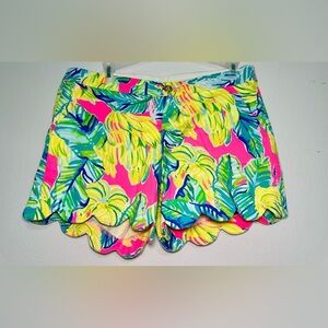 Lilly Pulitzer The Buttercup Stretch Shorts 5" Inseam Size 6 Leaf Print Preppy